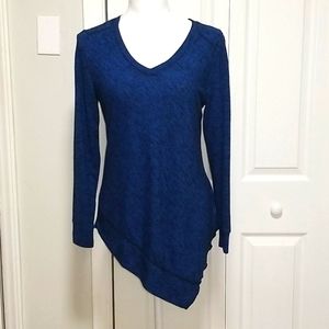 Long sleeved asymmetrical sweatshirt